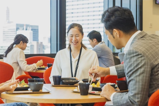 楽しく食べる社員